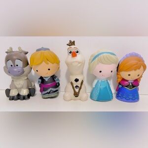 Disneys Frozen Character Bath Toys - 5 pieces included